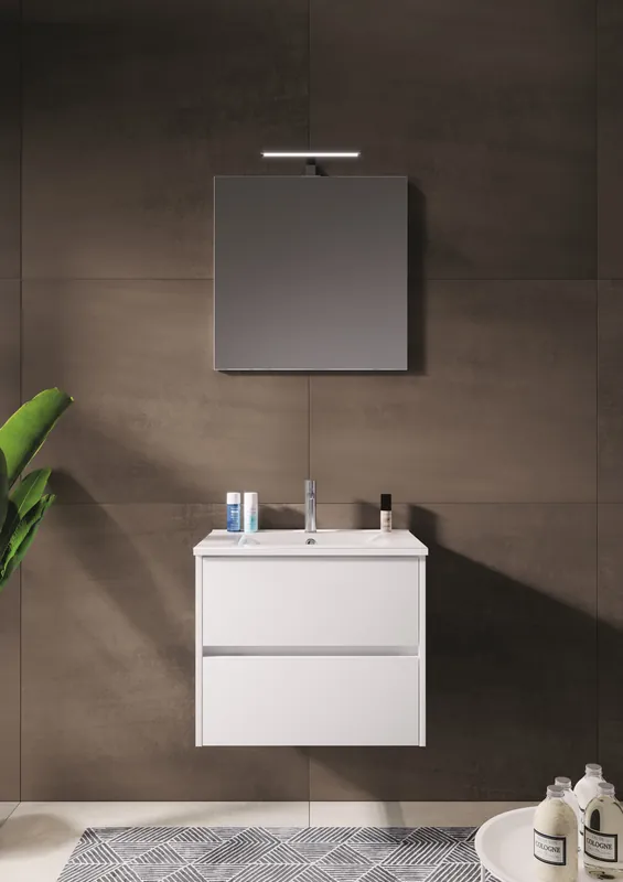 Must-Have Koupelnová sestava nábytku Riho PORTO 60 cm, lesklá bílá. Závěsná skříňka - 2x zásuvka, s keramickým tenkým umyvadlem WAVE, zrcadlo, LED osvětlení